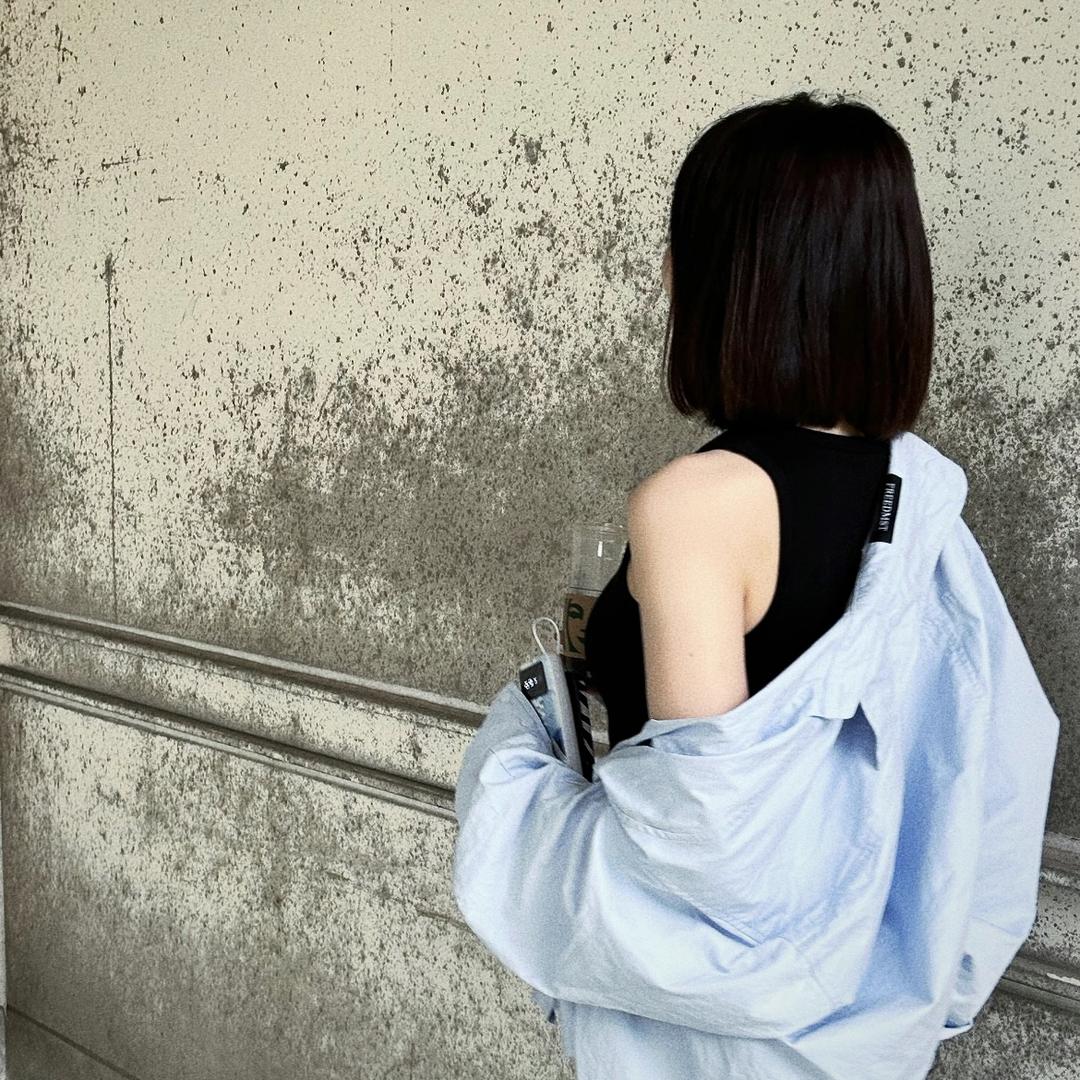 素简女装—何小何