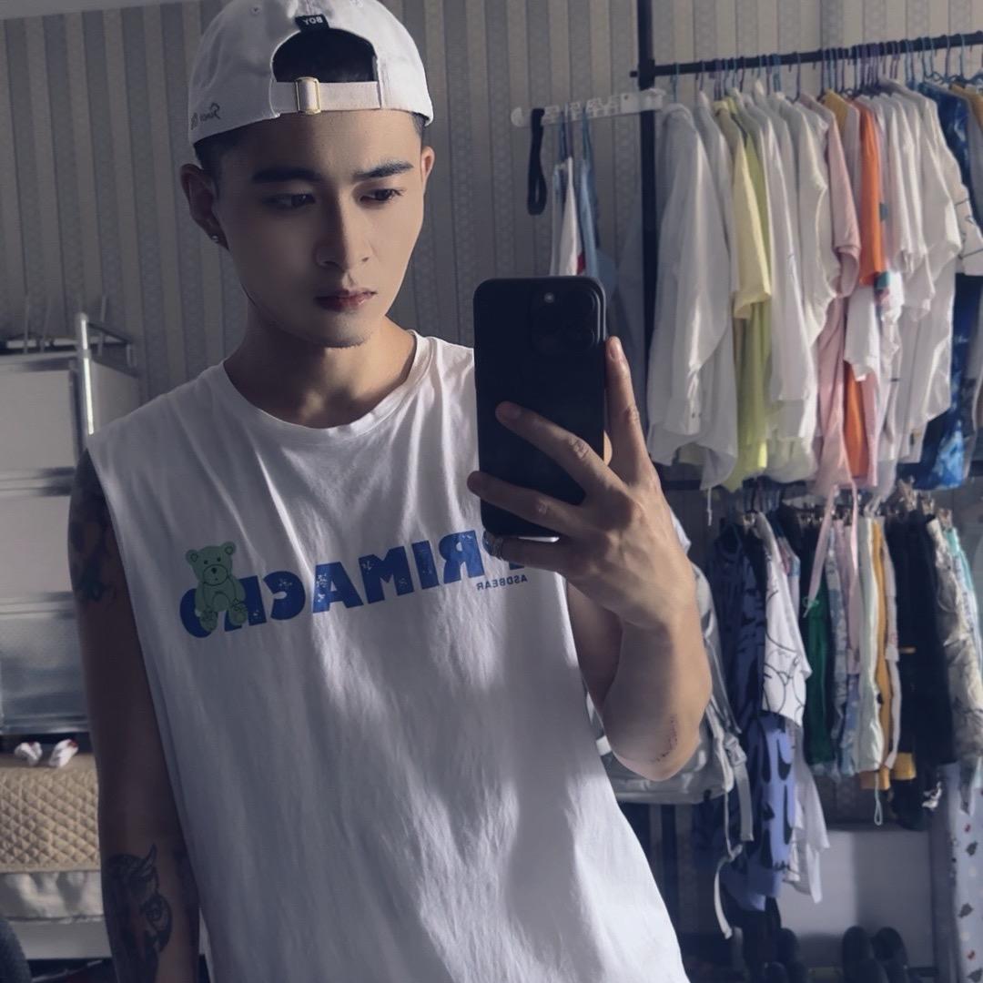 土拨鼠的小狼狗
