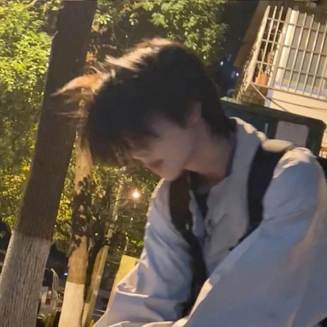 小七。z