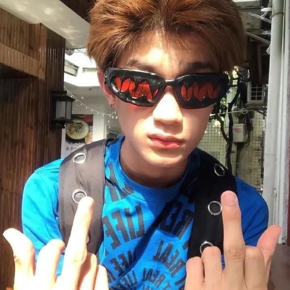 半夜抽纸壳子装深情