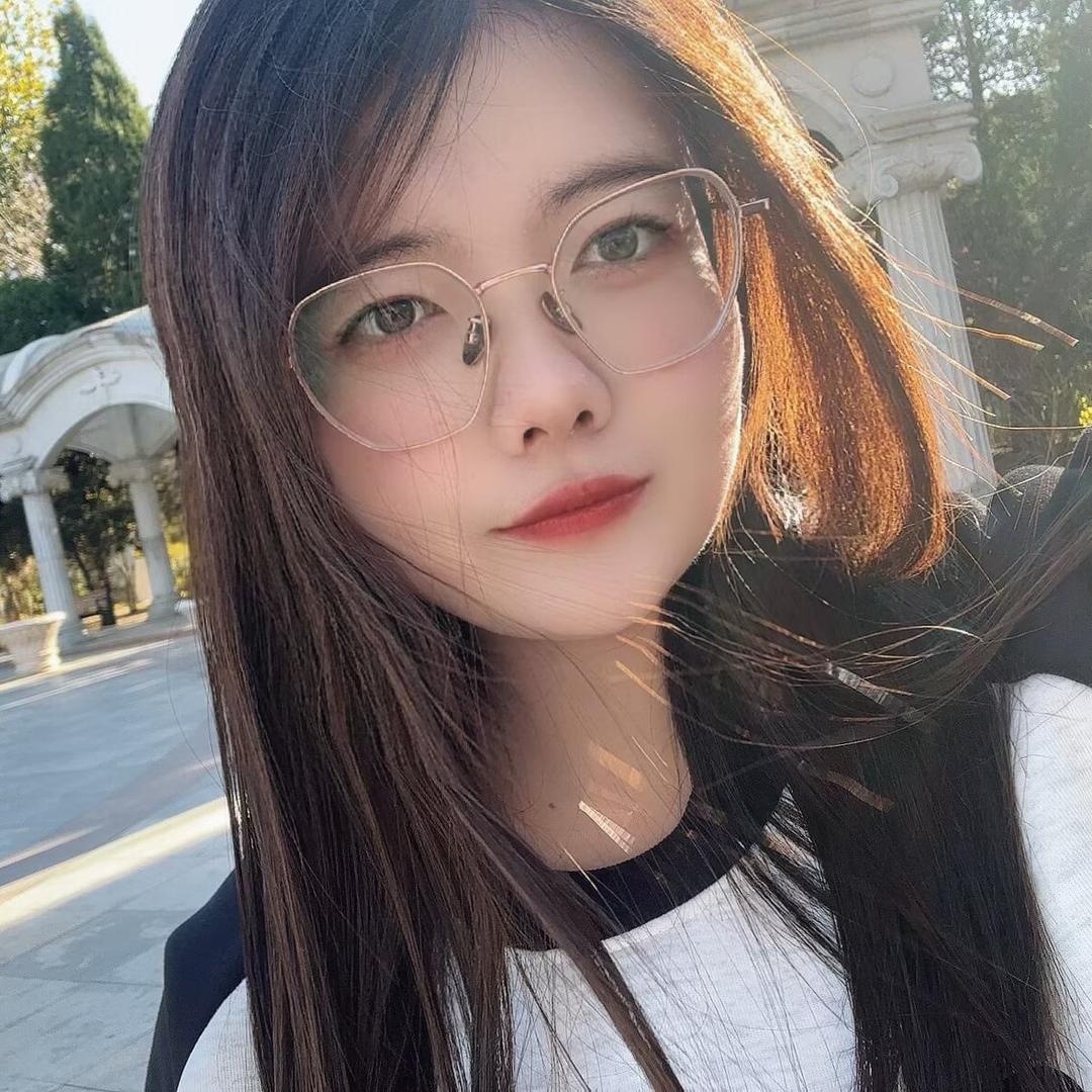 黏人的小妖精🥰