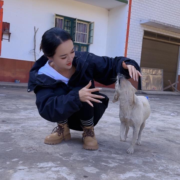 周周🎀