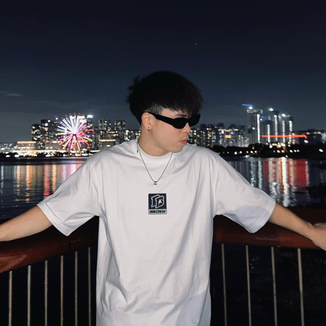 𝑳𝒊𝒍 𝑭𝒆𝒏𝒈^峰