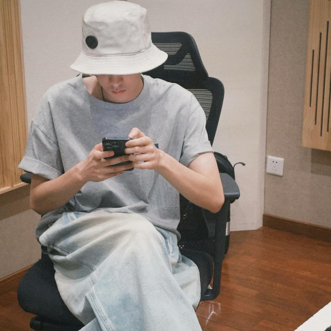 为啥尼（有田老师吧唧版）