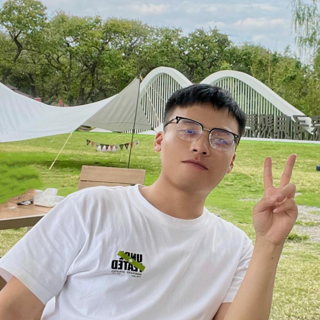 不正经的酸奶盖儿