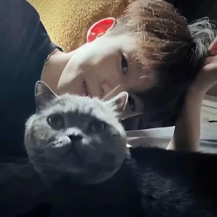 她总是很晚睡