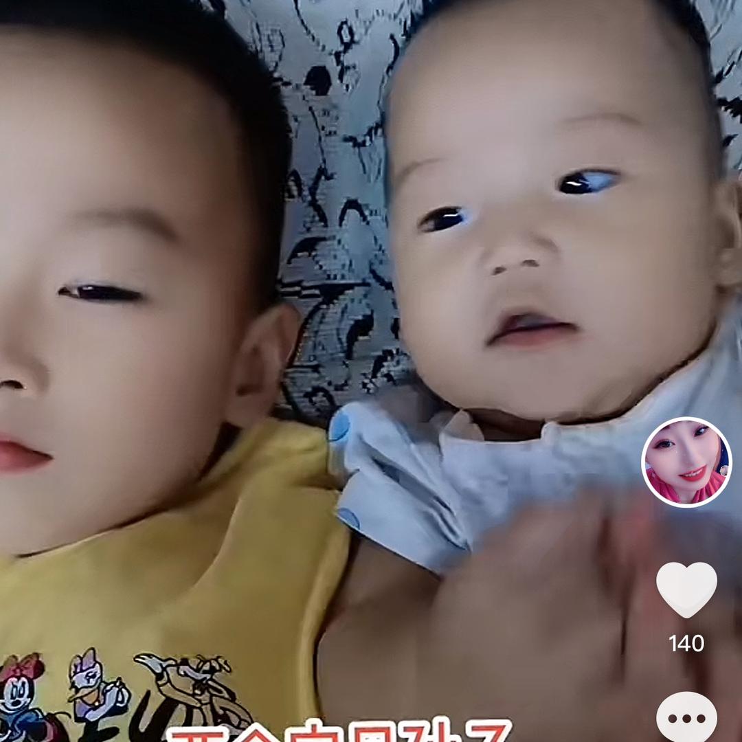 七九年两个孙子的奶奶老