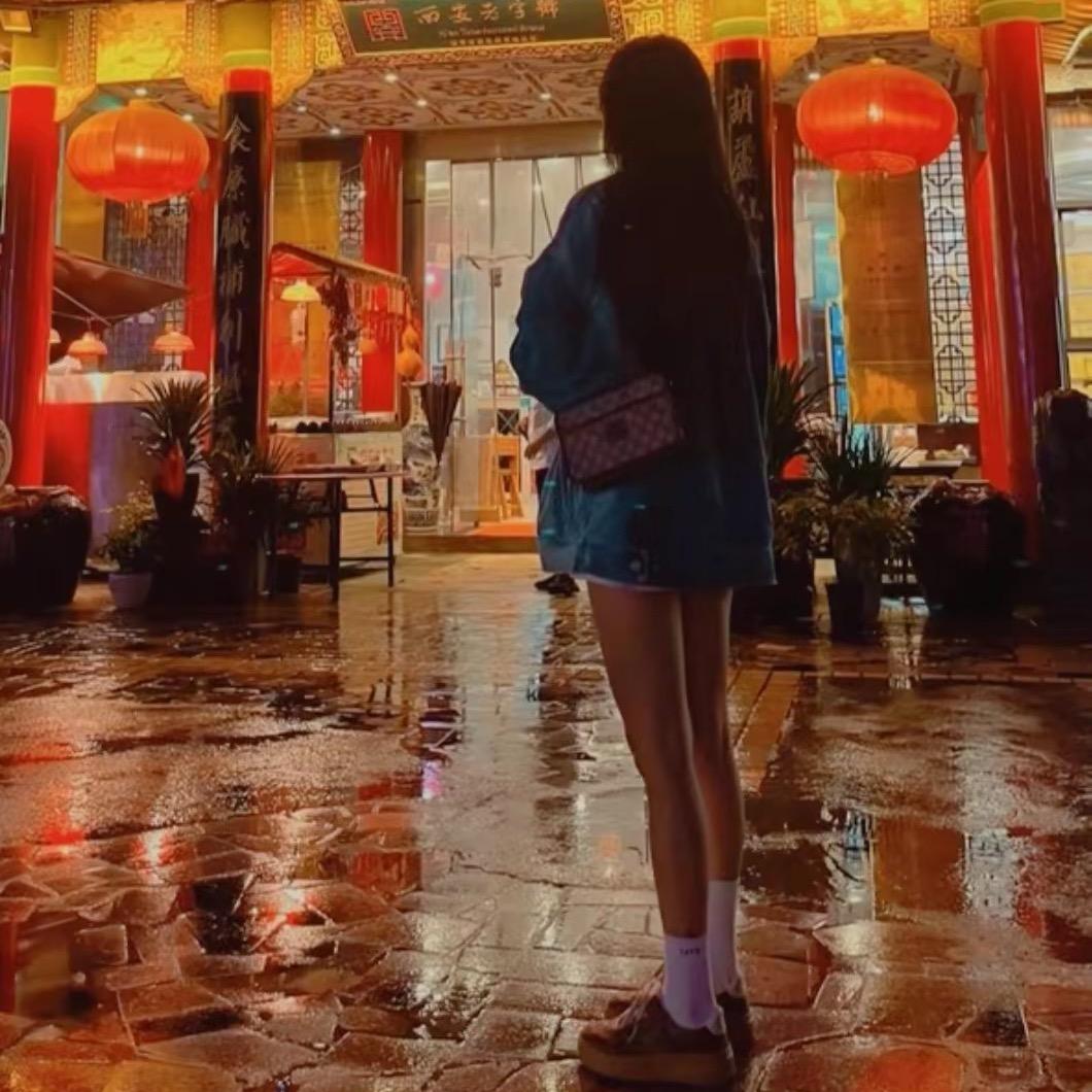 毒.九.（卖衣服的）