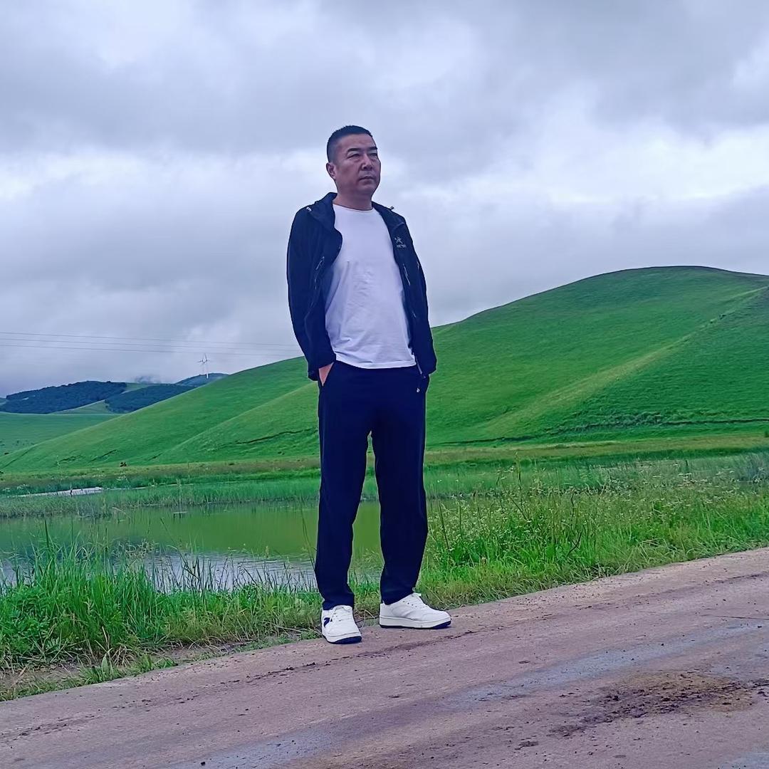 远方的山和大海