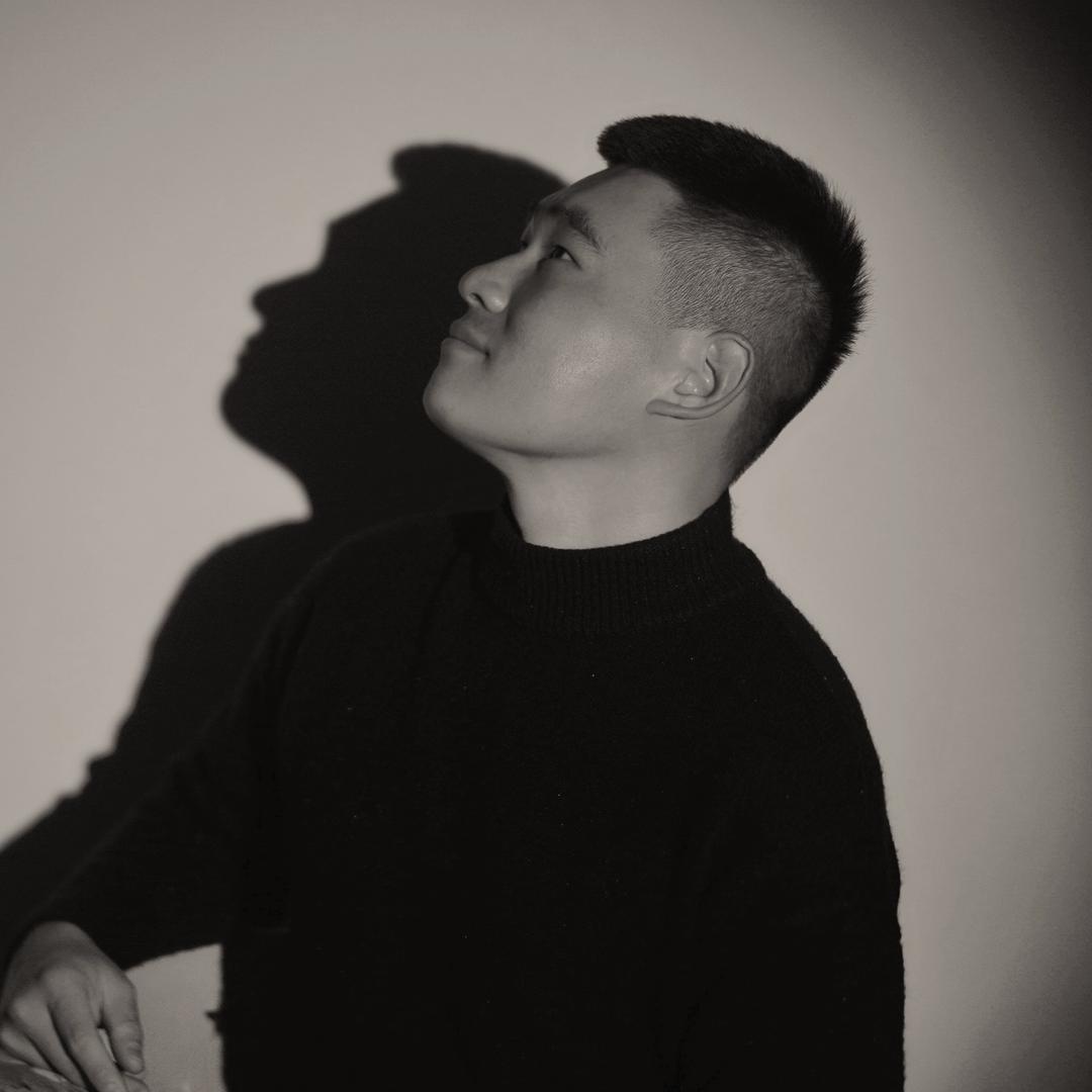 放青松.
