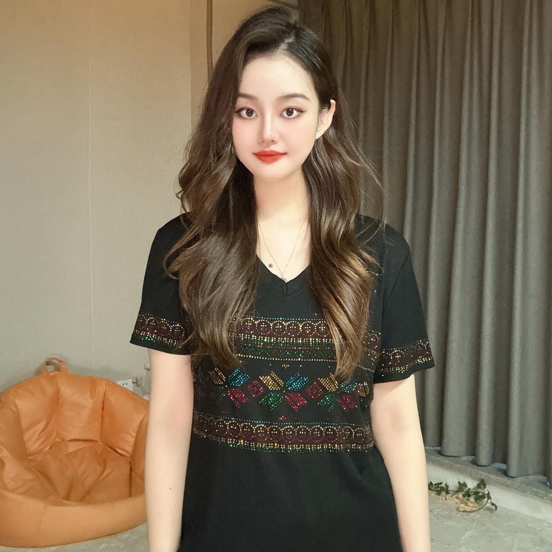 四季青李李欧货烫钻女装工厂