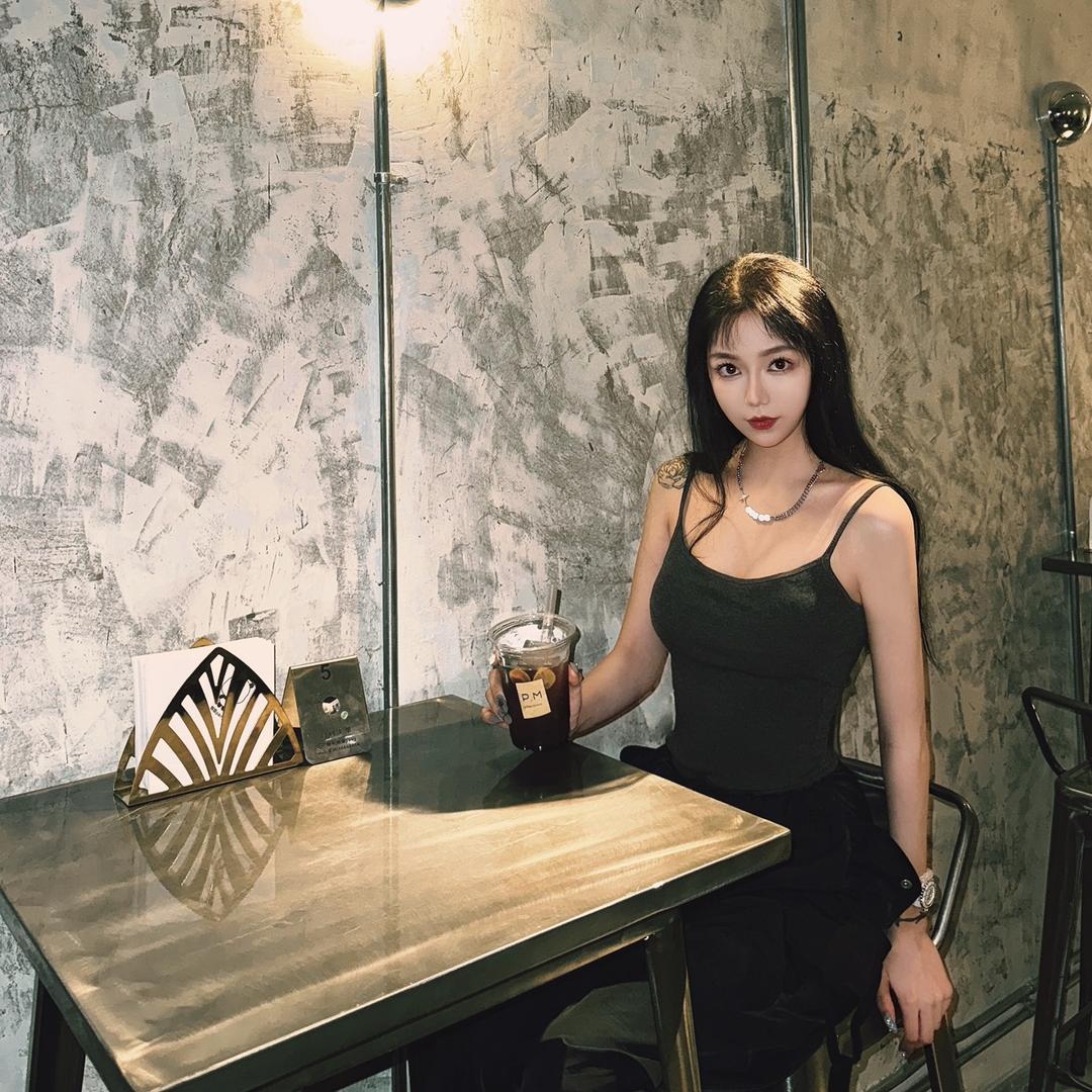 ZHOU·