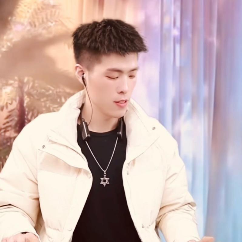 彬彬🎹🎤（龙龙）