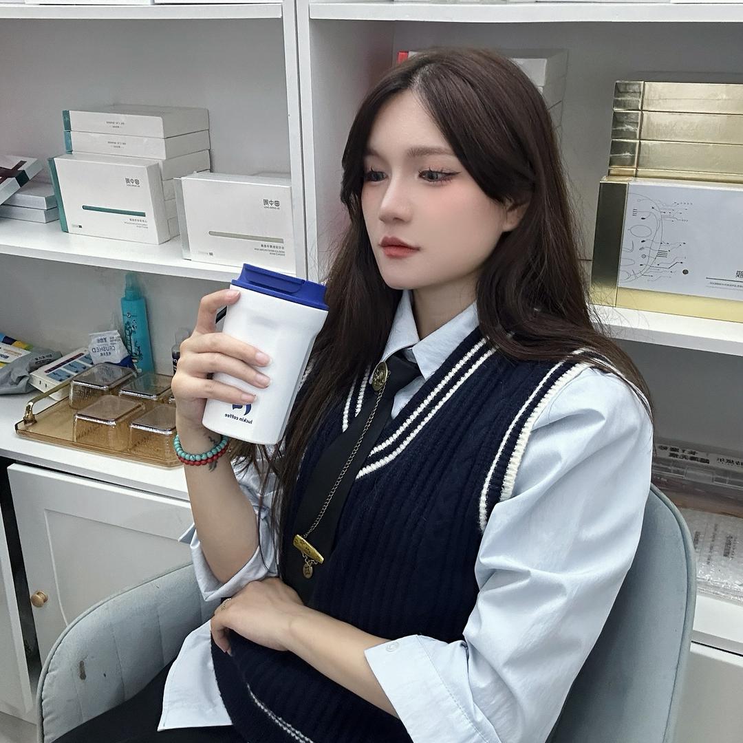 化妆师蕊曦
