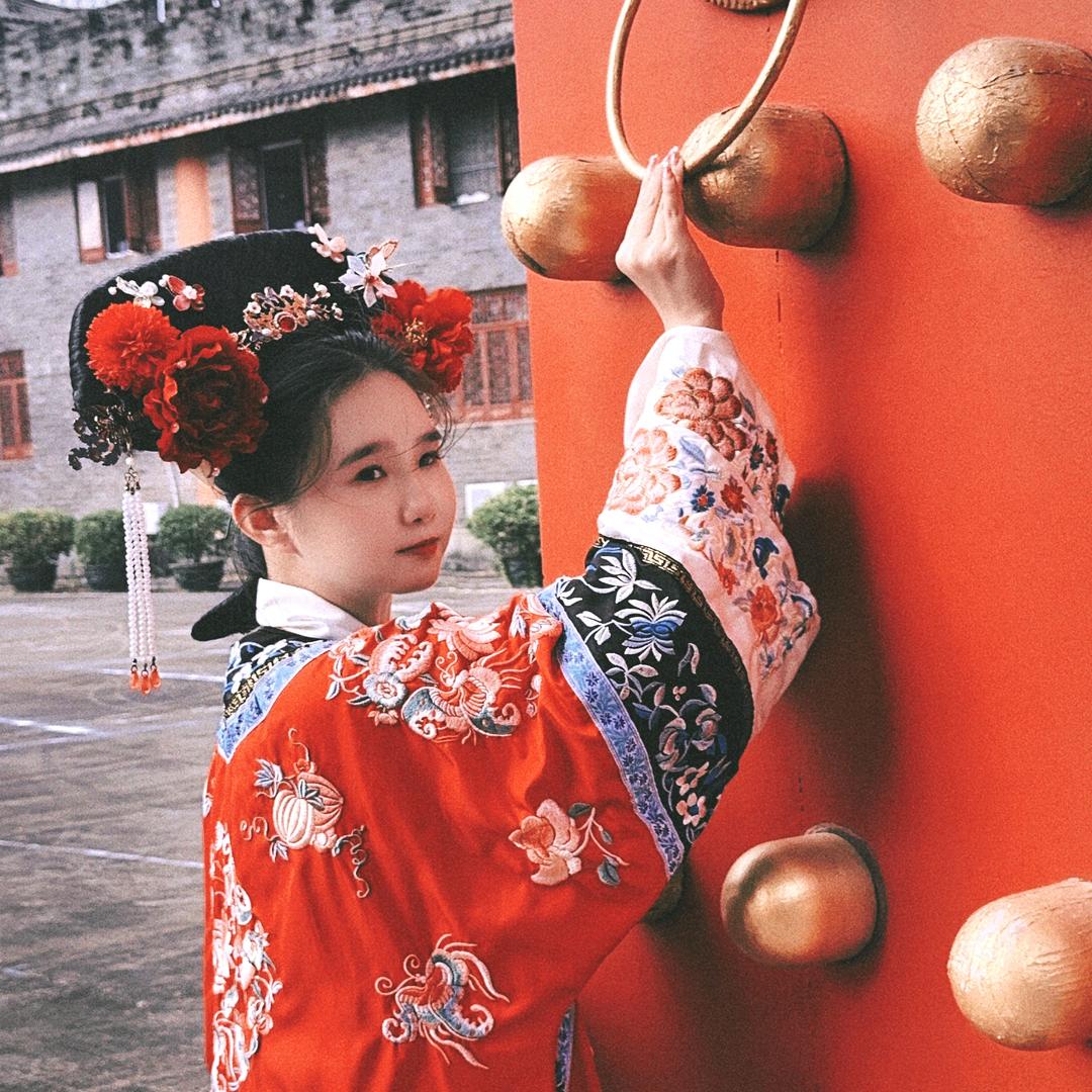 皓月下的鲸鱼🐳