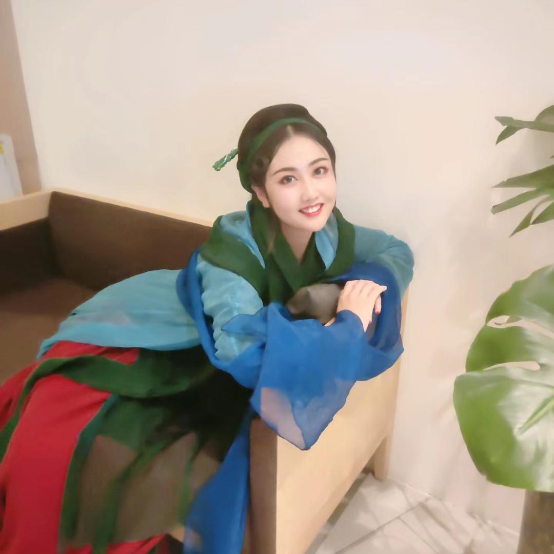 灼灼、