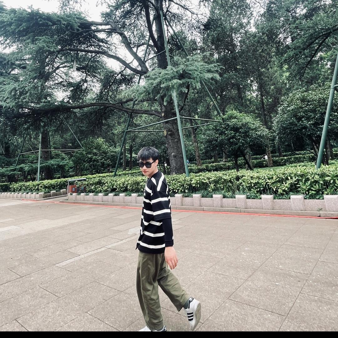 小年🧍🏻‍♂️