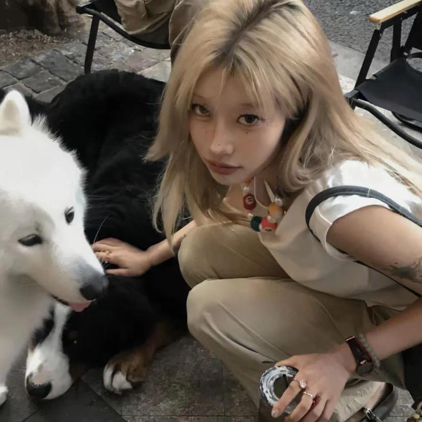 小熊陪你看月亮🌙