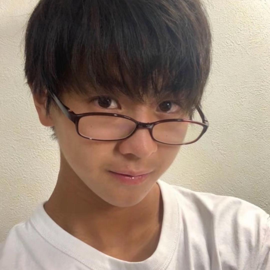 亚特兰蒂斯之王在深海捕鱼