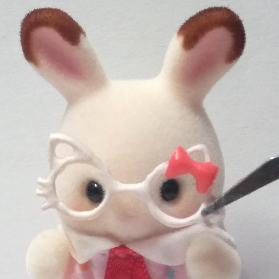 小兔喝酸奶