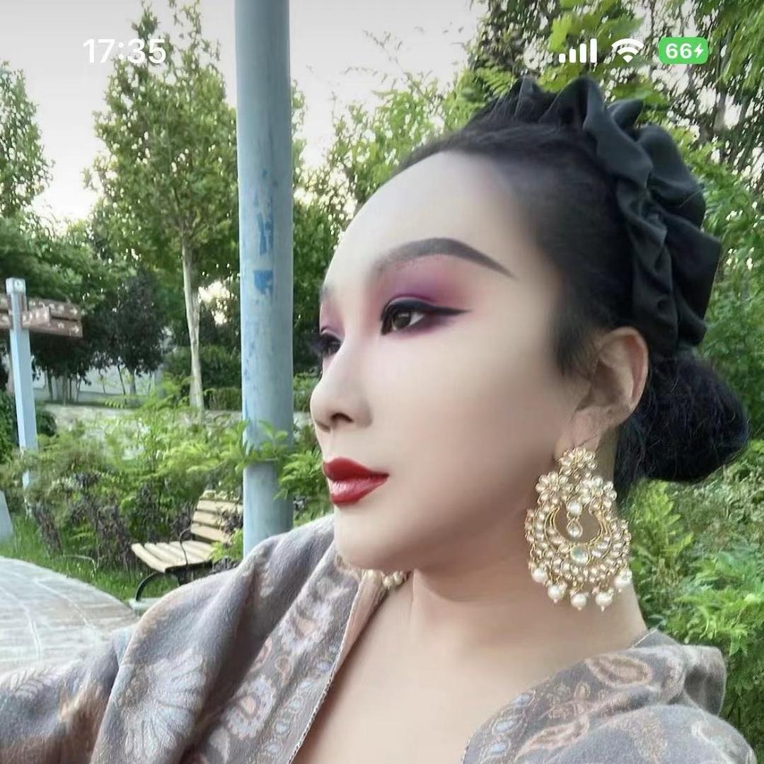 安吉娜脱口秀(橱窗营业中)