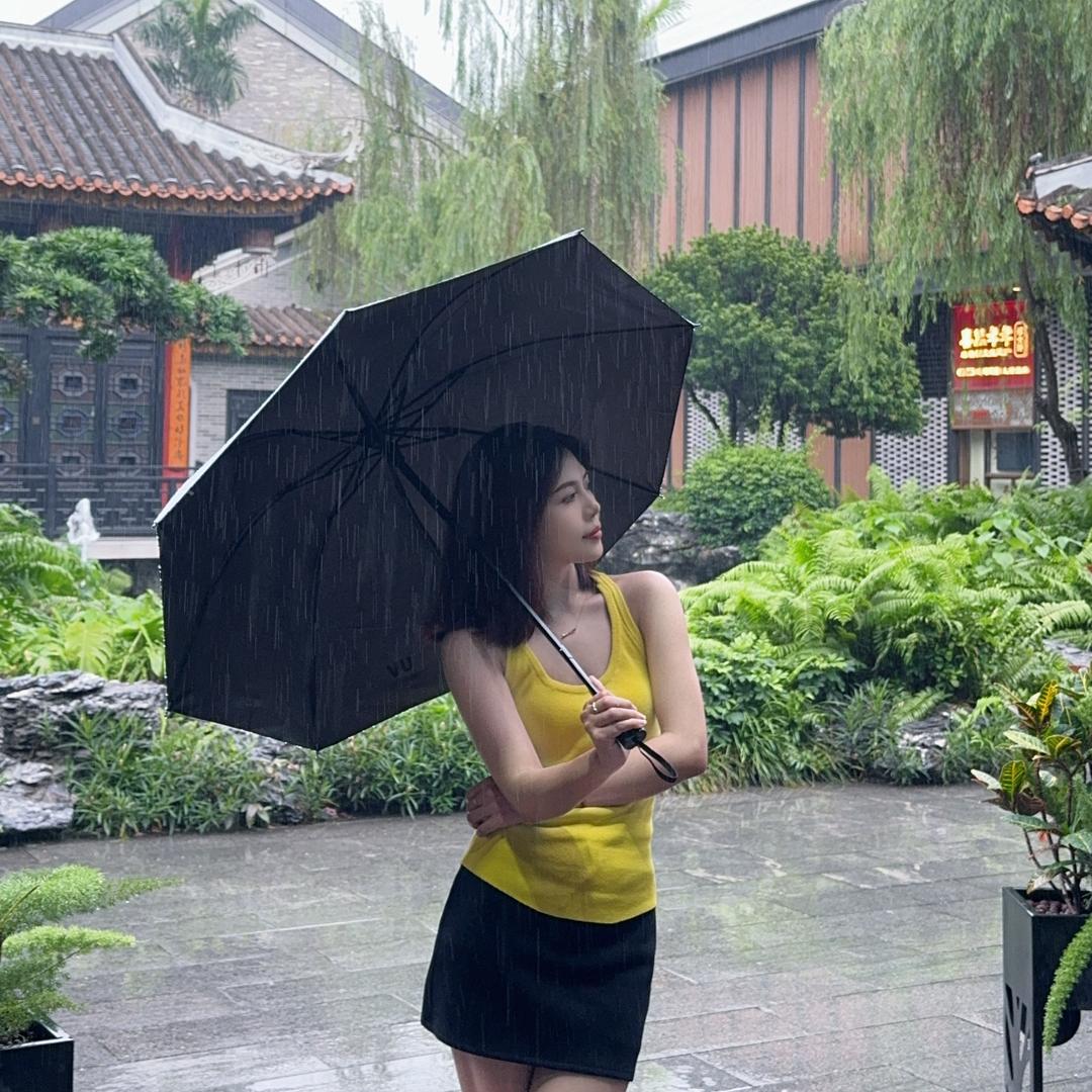 贺莲娜