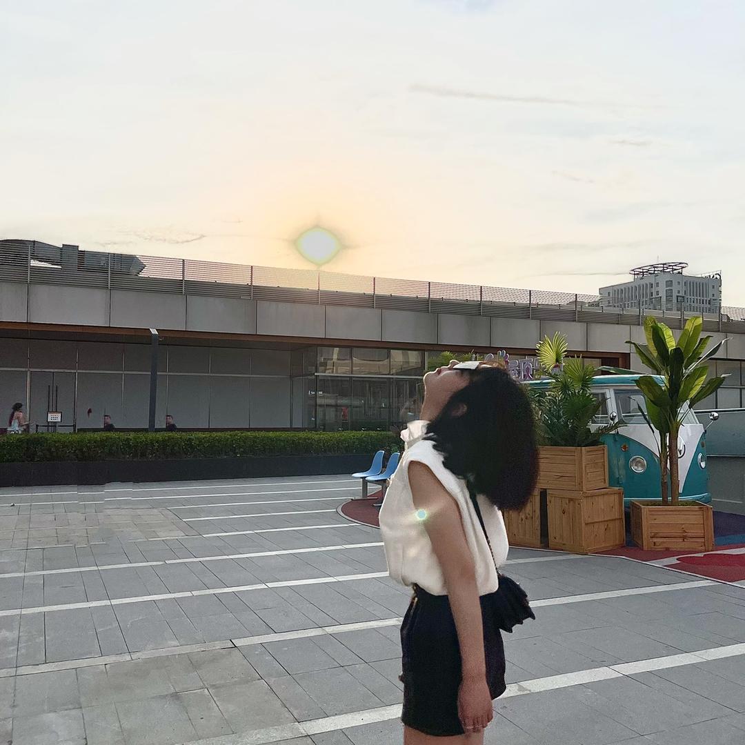 笑嘻嘻。