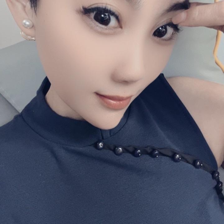 短发小姐姐