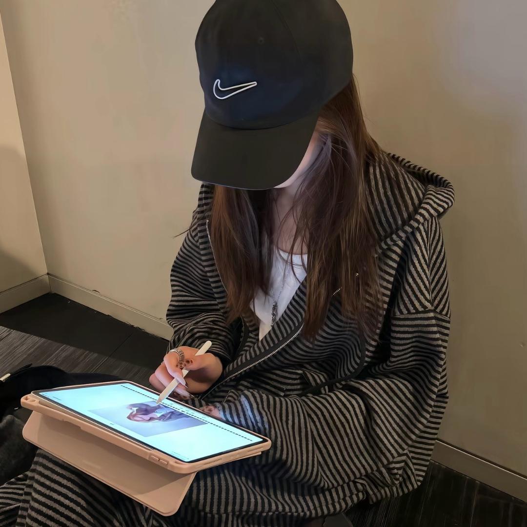 左手小拇指有颗痣