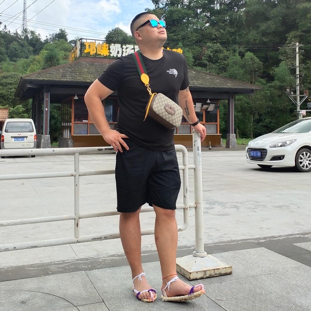 崇州鑫辉商贸行（礼品奢品回收）