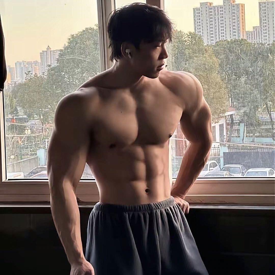 爱健身的占师兄