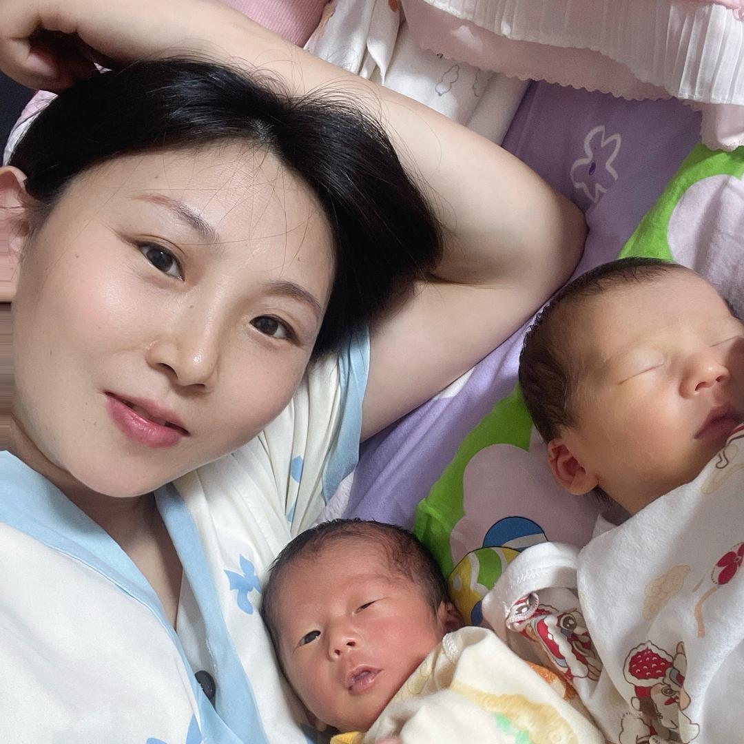 小阿姨(龙凤胎哺乳期)