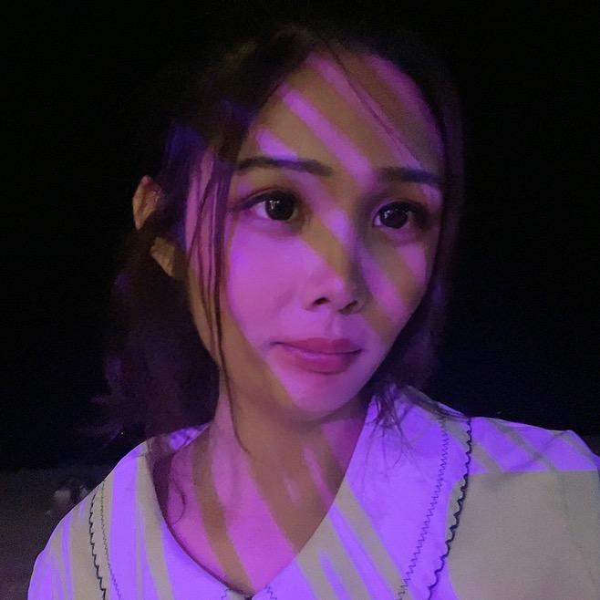 天才少年何洛伊