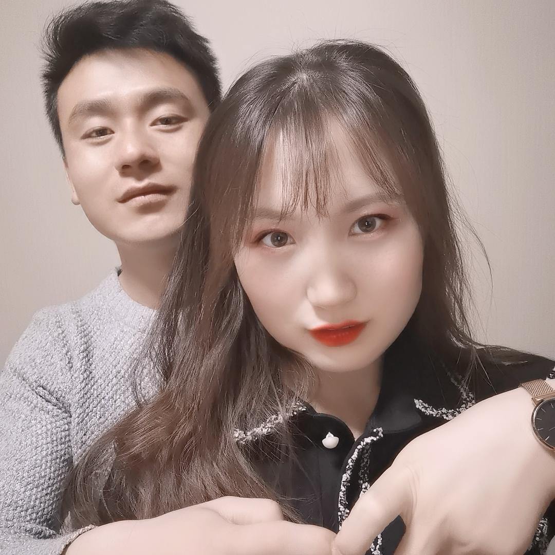 小陈夫妇（带娃中）