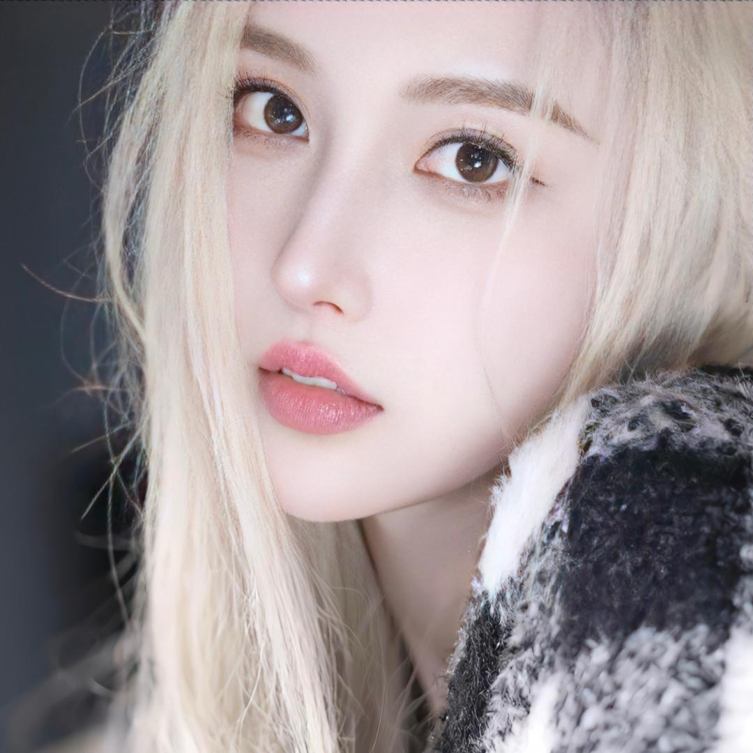 尤娜。