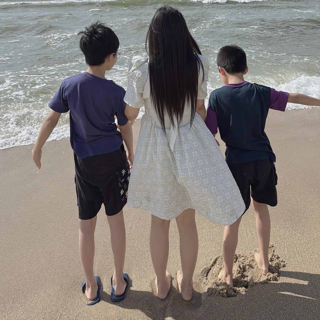 龘龘、朤朤、䲜䲜、𨰻𨰻都是我孙子