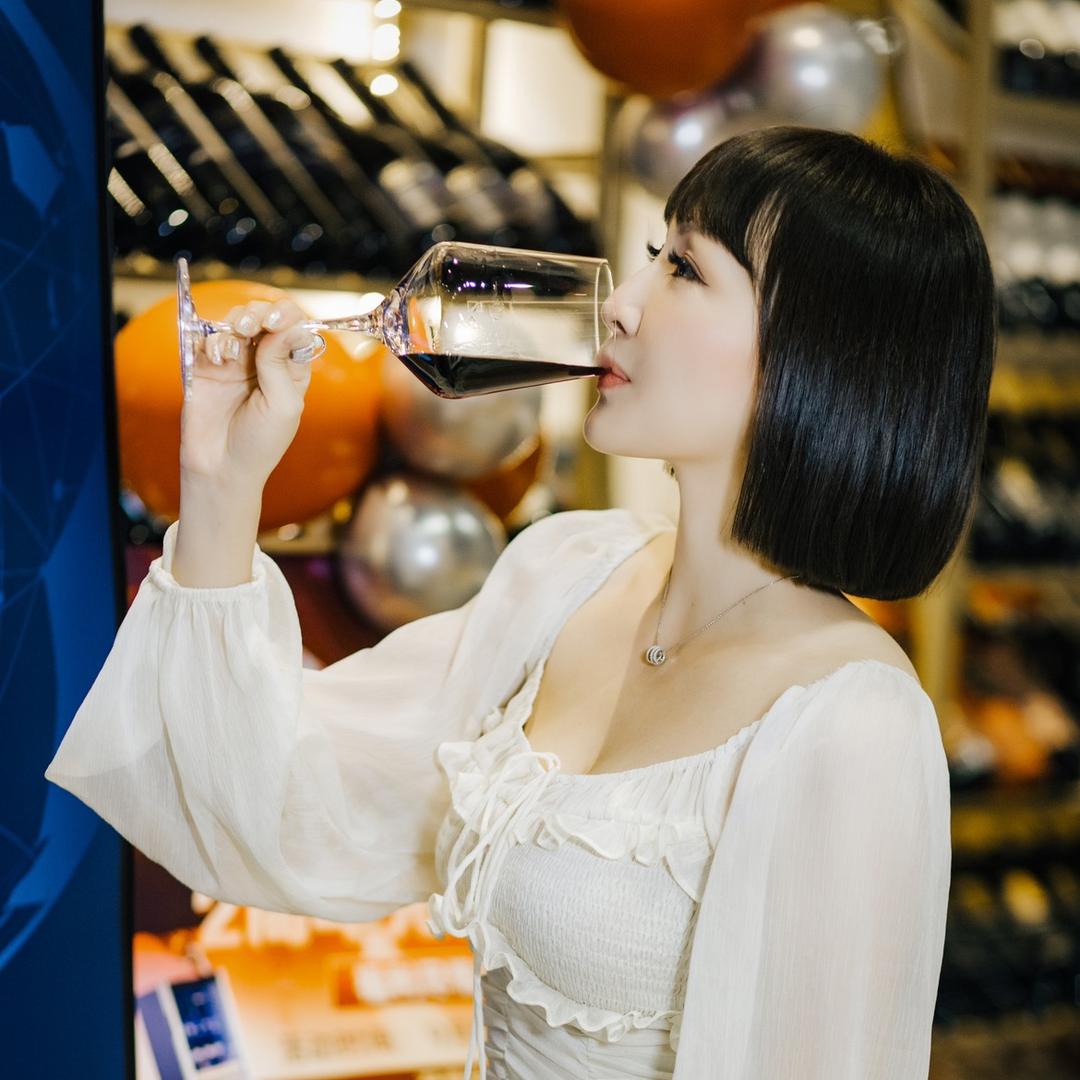 酒姑娘Cindy