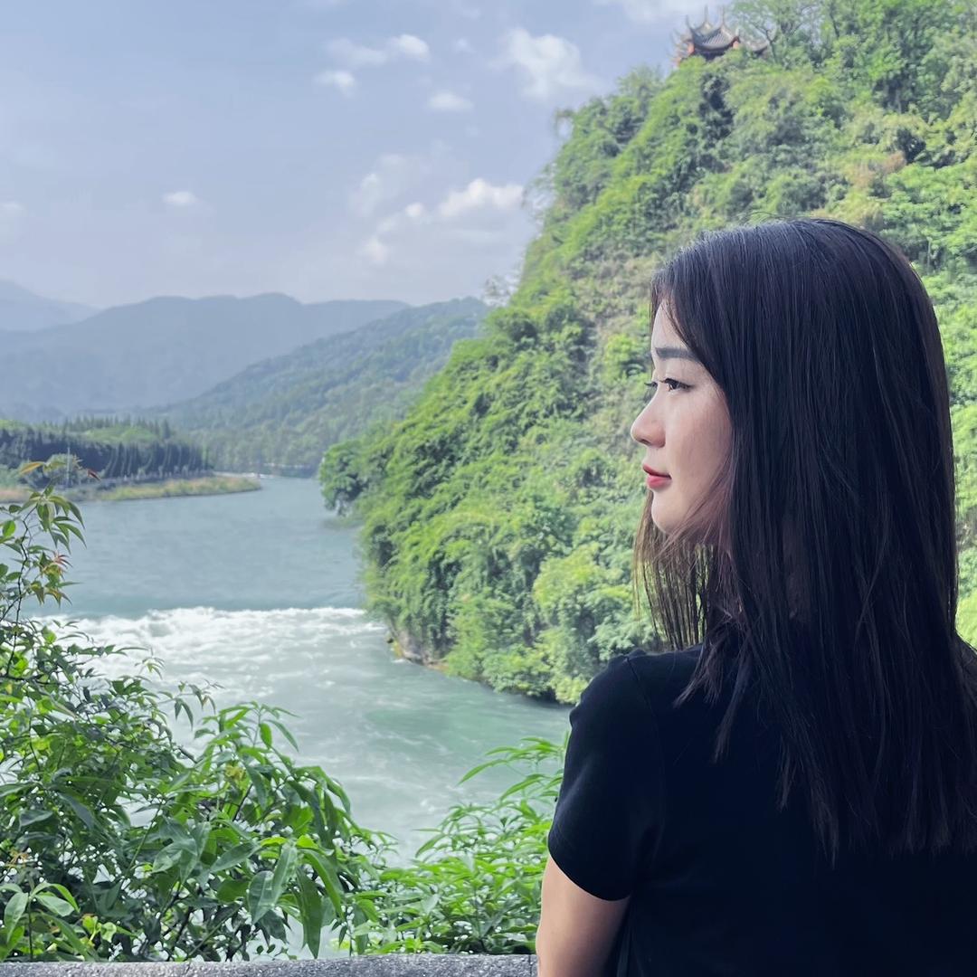 小何同學