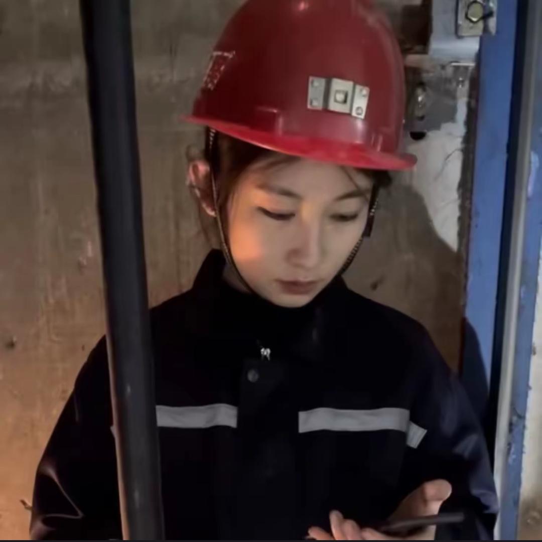 电梯女侠