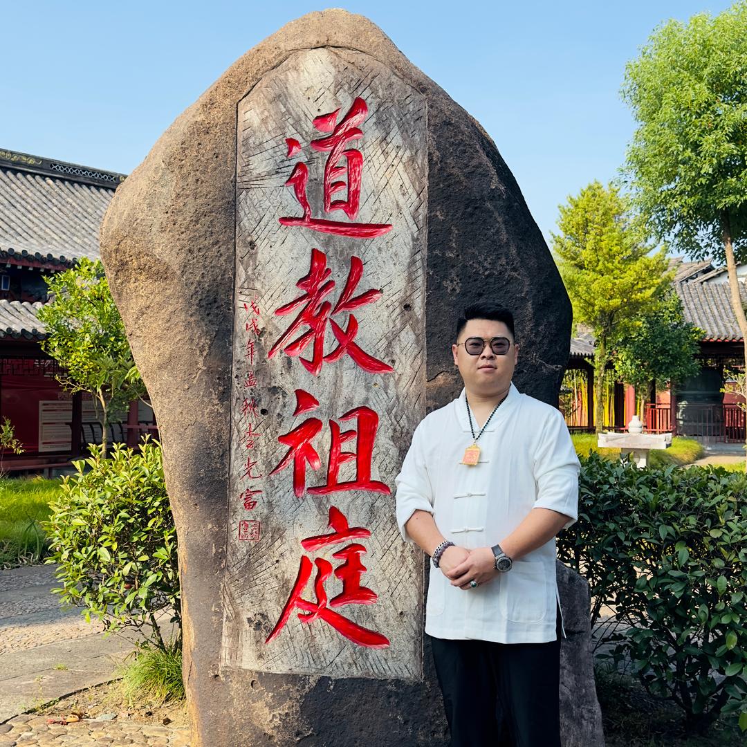 卓小生