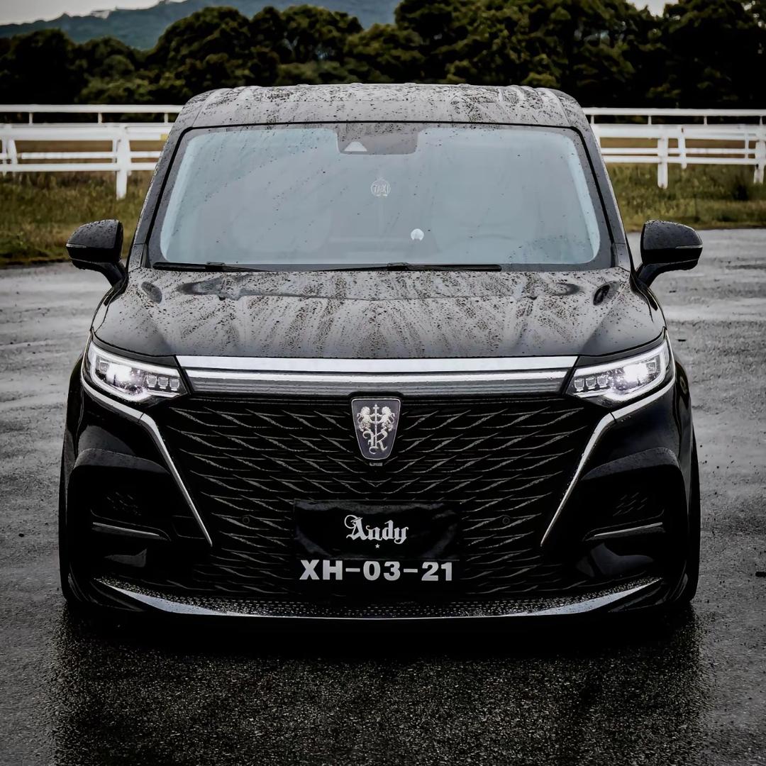 上汽荣威super  MPV