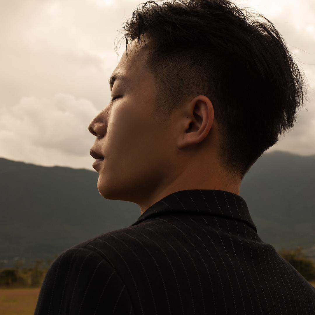 ￴ ￴￴ ￴ ￴ ￴ W