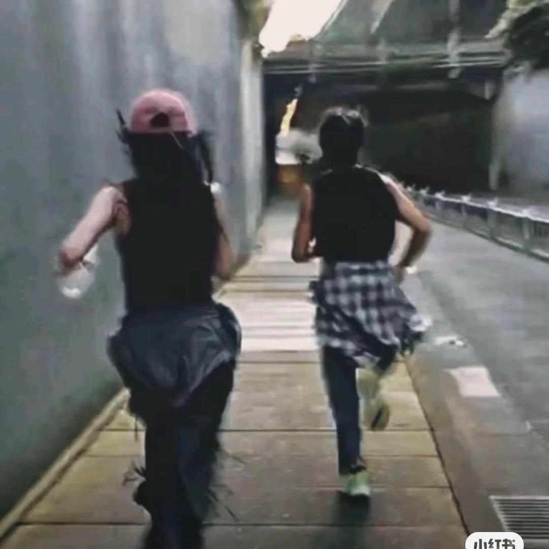 看左边
