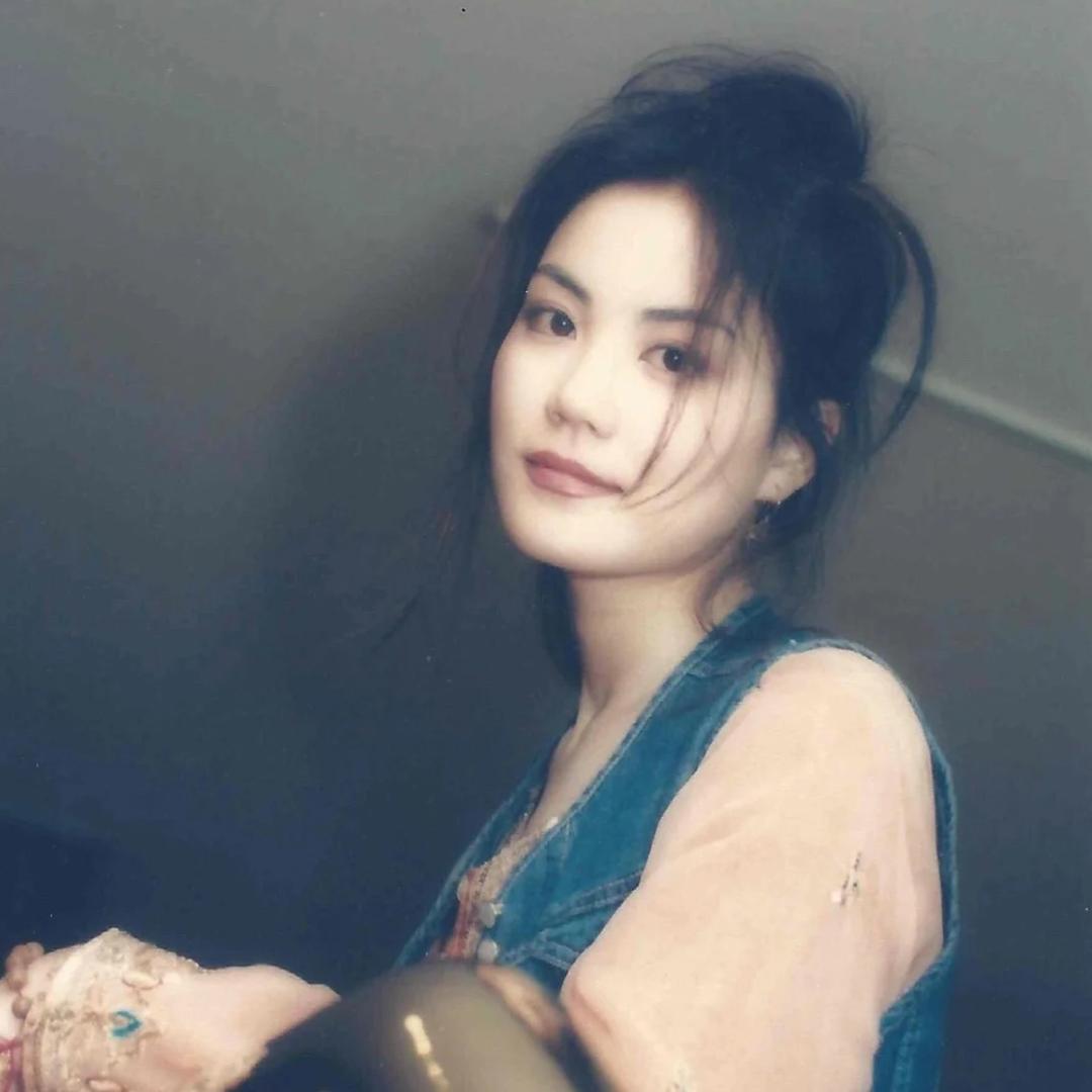 小何