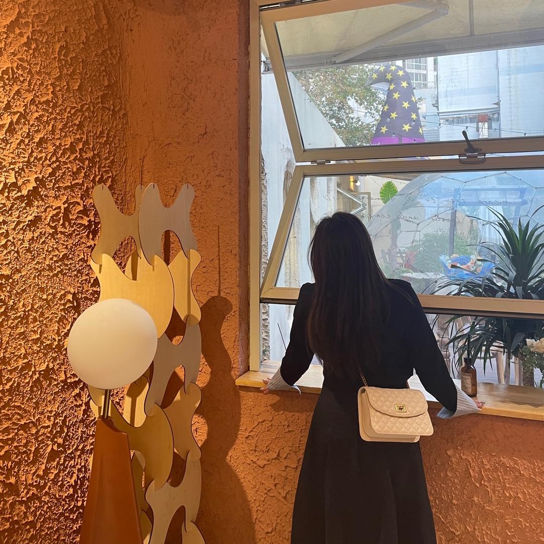 吃着薄荷糖喝凉水