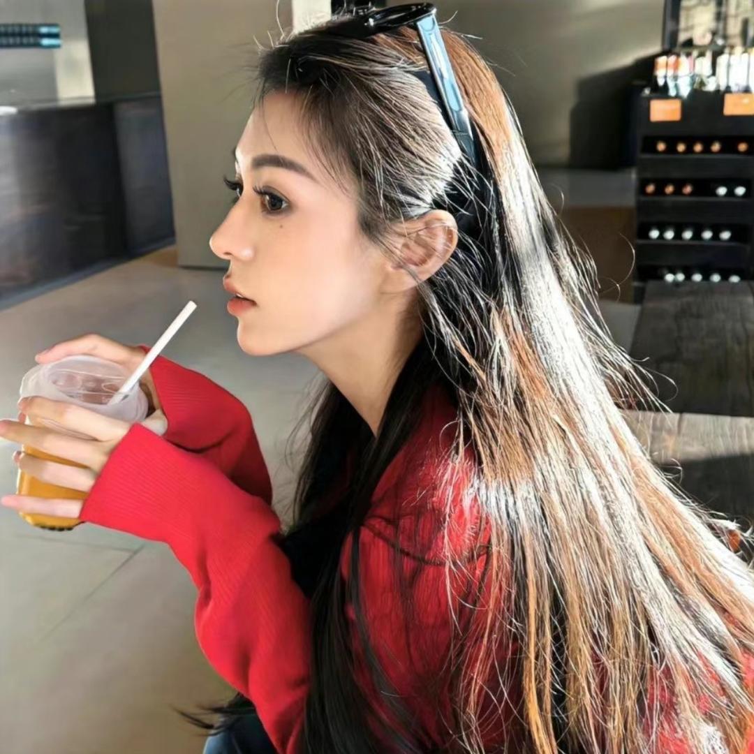 腼腆小美