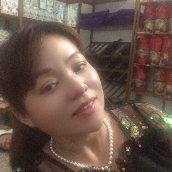 阳光明媚。