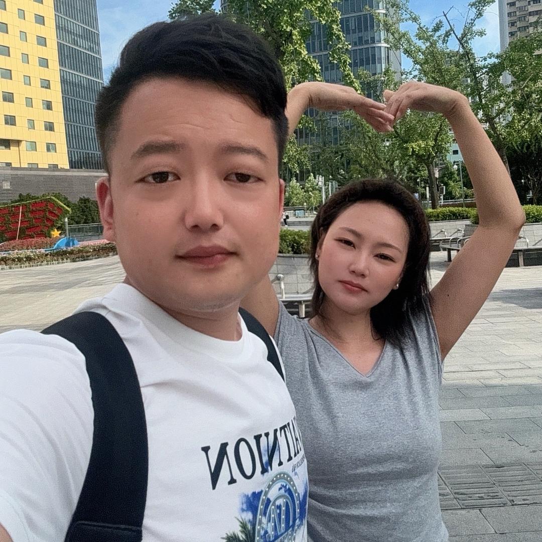 胡歌歌（陪妻抗癌）