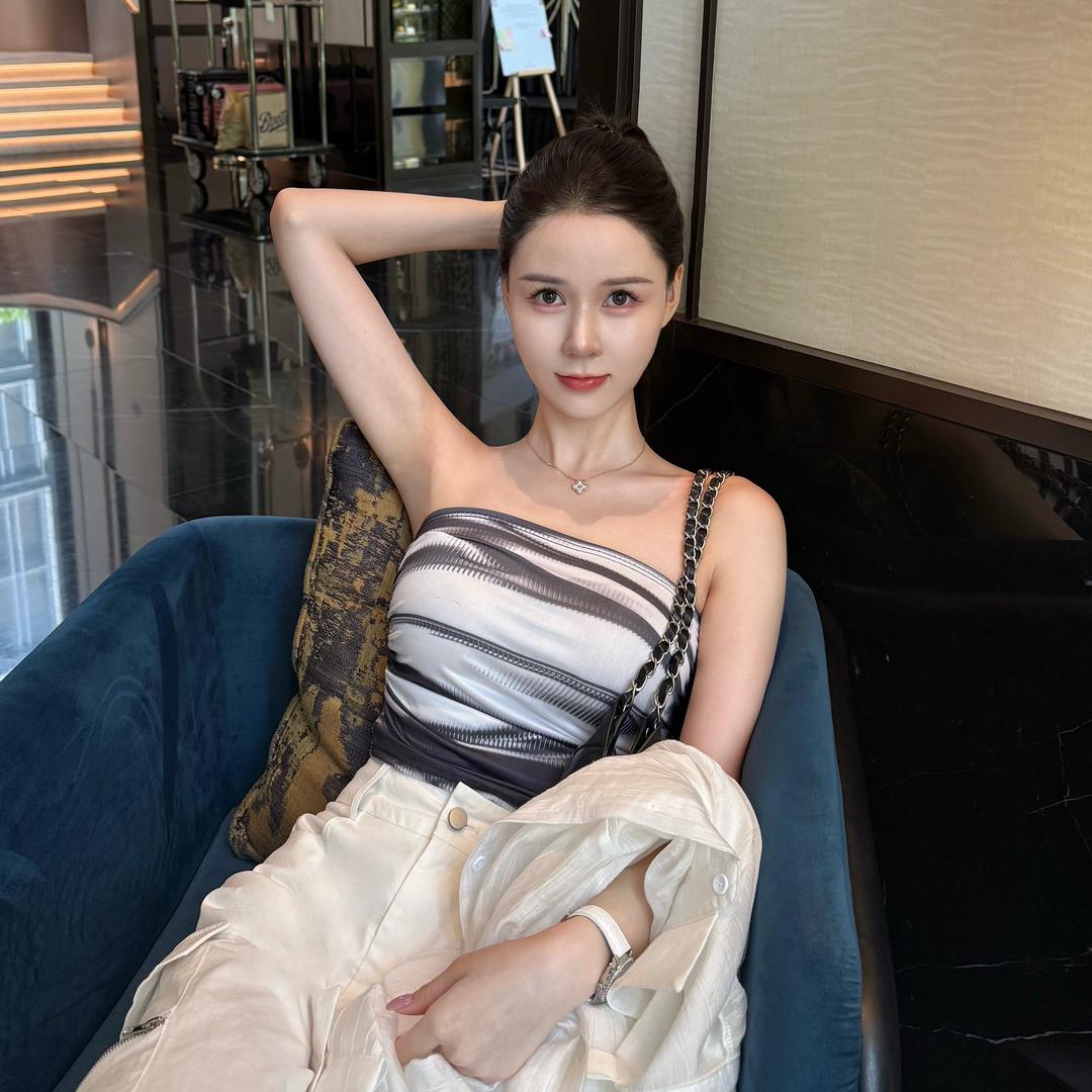 睡8小时✈️