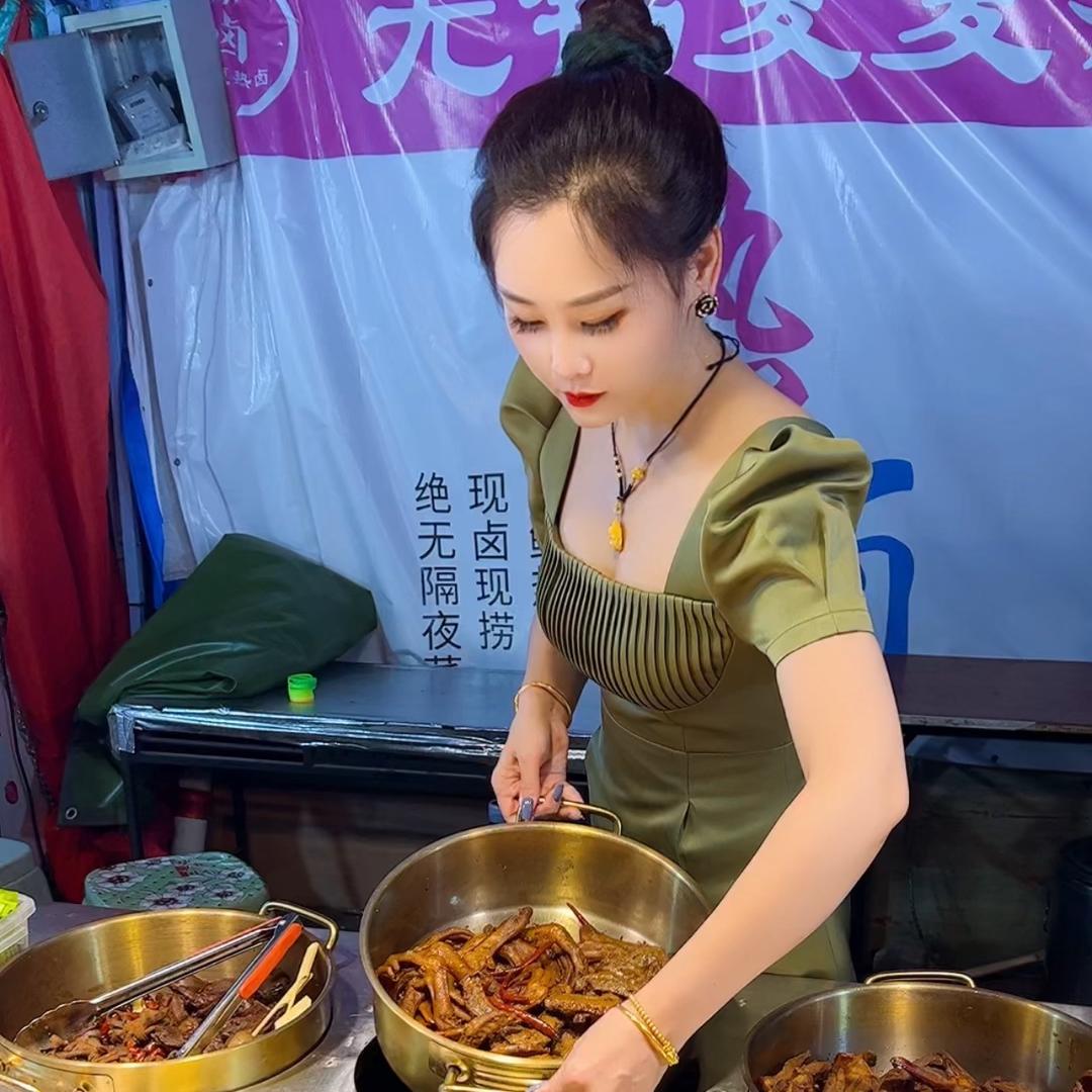 娜娜金汤热卤一元一串